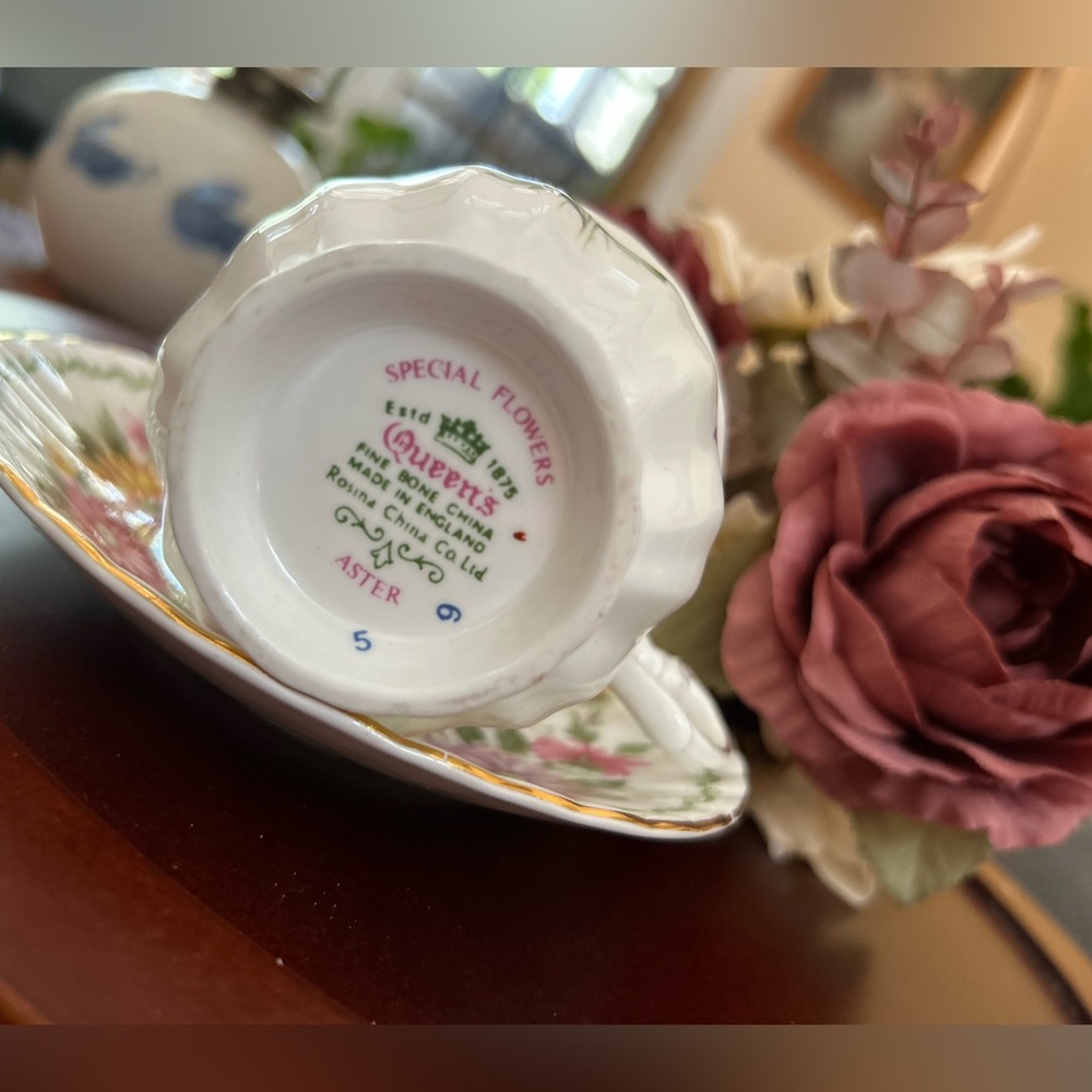 Vintage Queen’s Fine Bone China Teacup & Saucer | Aster Floral - Picture 5 of 5